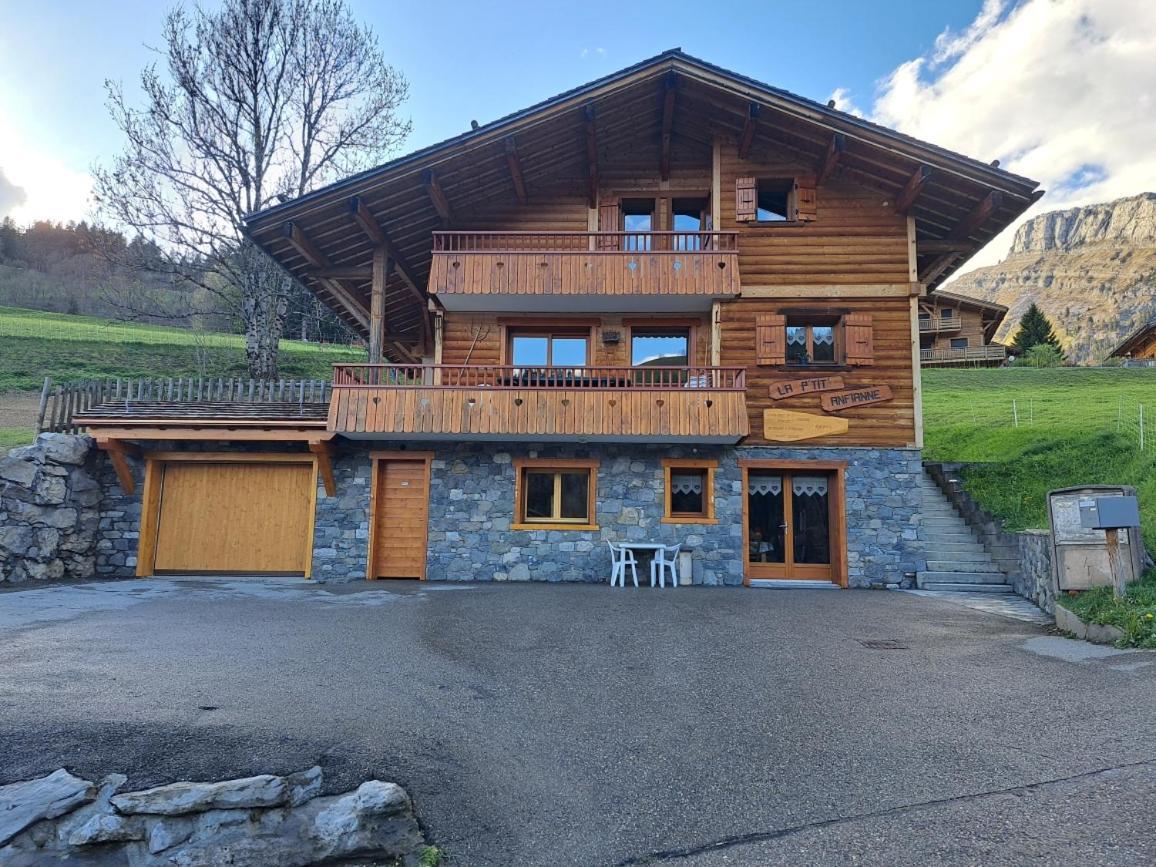 Appartement Cosy Face Aux Aravis Le Grand-Bornand Luaran gambar